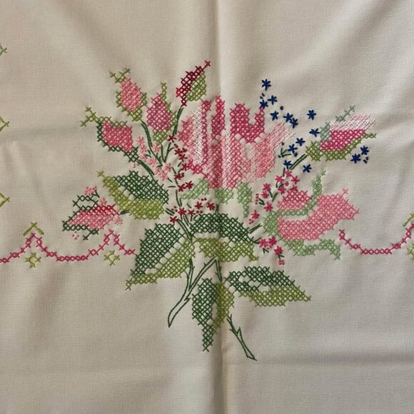 78x57 Vintage Hand Embroidered Cross Stitch Tablecloth + 8 Napkins Floral EUC - Picture 4 of 10